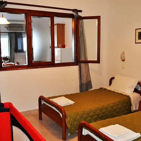 Avlakia Beach & Apartment *