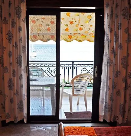 Avlakia Beach & *
