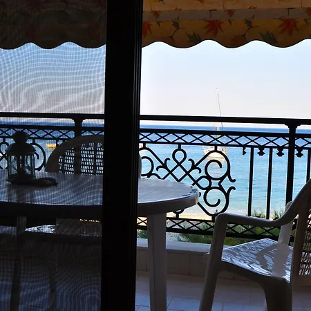 Avlakia Beach & *
